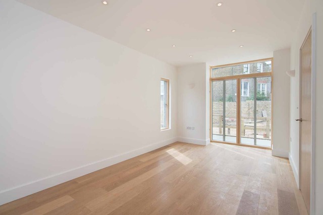  Image of 3 Bedroom Terraced for sale at Milkwood Road  Herne Hill, SE24 9QH