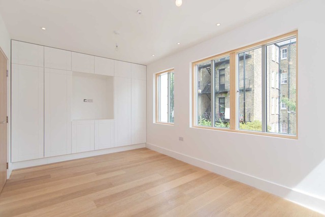  Image of 3 Bedroom Terraced for sale at Milkwood Road  Herne Hill, SE24 9QH