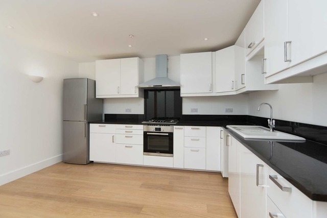  Image of 3 Bedroom Terraced for sale at Milkwood Road  Herne Hill, SE24 9QH
