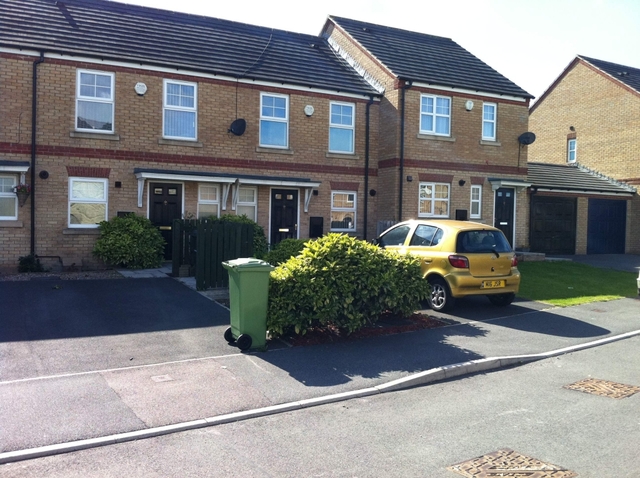 Image of 2 Bedroom Town House to rent at Braine Croft  Wibsey, Bradford, BD6 2JF