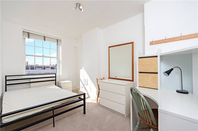  Image of 4 Bedroom Property to rent at Broxholme House  Harwood Road, SW6 4AA