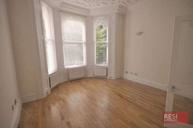  Image of 1 Bedroom Flat to rent at Campden Hill Gardens  London, W8 7AX
