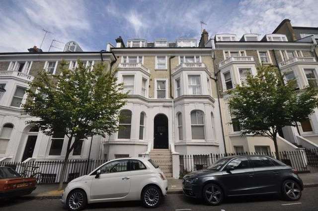  Image of 1 Bedroom Flat to rent at Campden Hill Gardens  London, W8 7AX