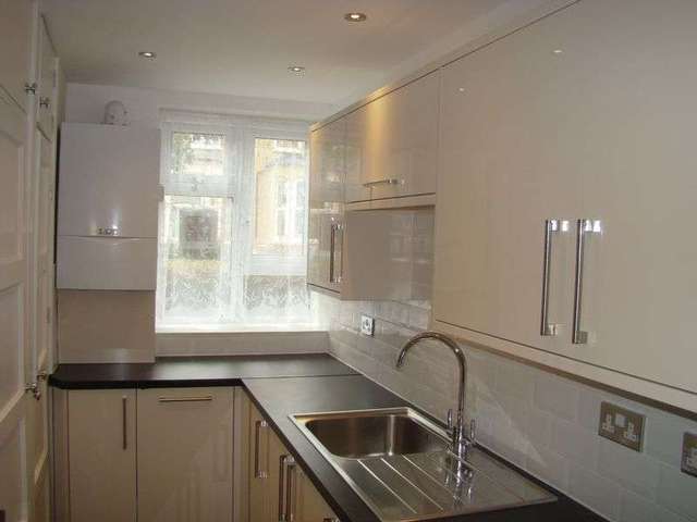  Image of 2 Bedroom Flat to rent at Narford Road  London, E5 8RD