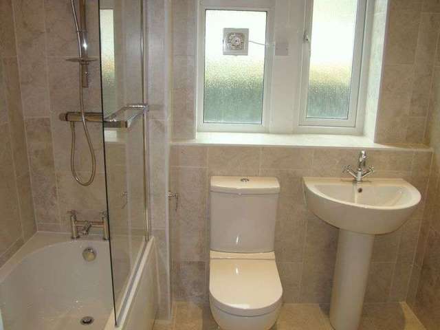  Image of 2 Bedroom Flat to rent at Narford Road  London, E5 8RD