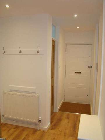  Image of 2 Bedroom Flat to rent at Narford Road  London, E5 8RD