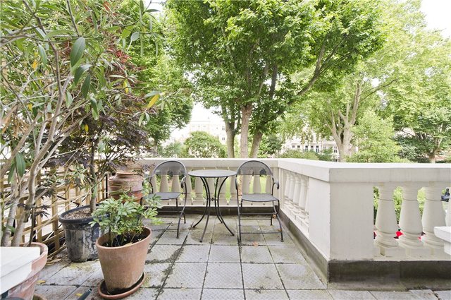  Image of 2 Bedroom Flat for sale at Earls Court Square  London, SW5 9DG