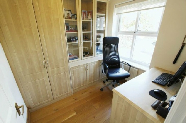  Image of 4 Bedroom Detached to rent at Southampton Hampshire Not specified, SO15 2RY