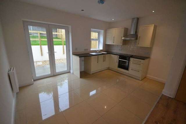  Image of 3 Bedroom Semi-Detached to rent at Ffordd Werdd Gorslas Llanelli, SA14 7NE
