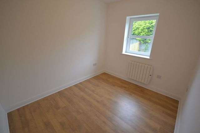  Image of 3 Bedroom Semi-Detached to rent at Ffordd Werdd Gorslas Llanelli, SA14 7NE