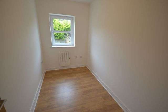  Image of 3 Bedroom Semi-Detached to rent at Ffordd Werdd Gorslas Llanelli, SA14 7NE