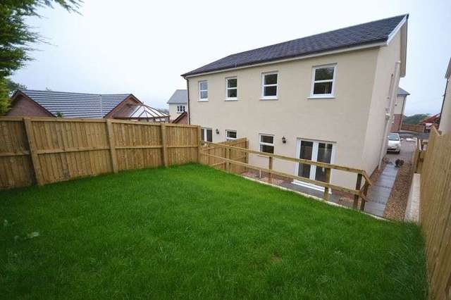  Image of 3 Bedroom Semi-Detached to rent at Ffordd Werdd Gorslas Llanelli, SA14 7NE
