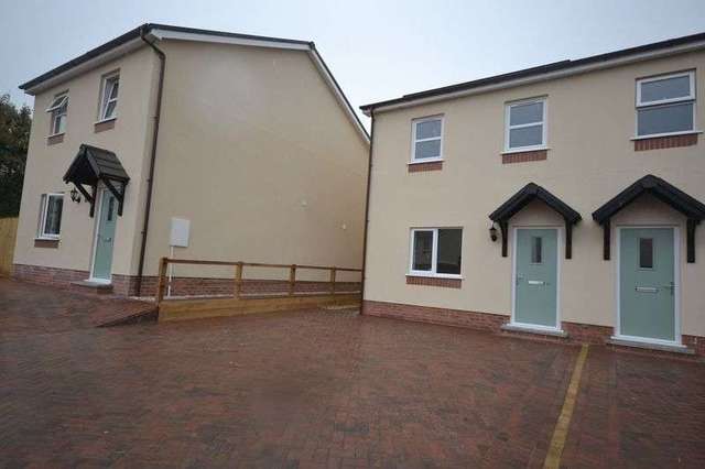  Image of 3 Bedroom Semi-Detached to rent at Ffordd Werdd Gorslas Llanelli, SA14 7NE