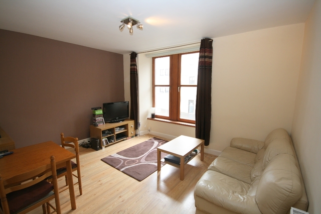  Image of 2 Bedroom Flat to rent at West End Dundee Dundee, DD1 5NZ