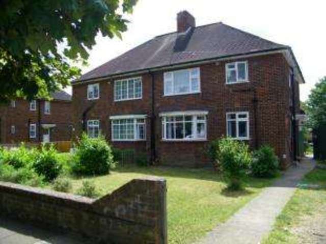  Image of 2 Bedroom Maisonette for sale at London  Oakwood, N14 4AP