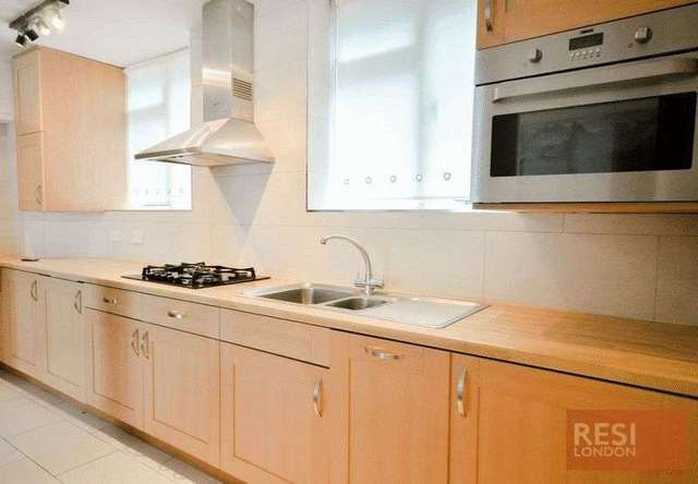  Image of 1 Bedroom Flat to rent at Guilford Street  London, WC1N 1ES