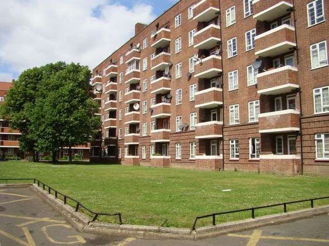 Image of 2 Bedroom Flat to rent at Loddiges Road  London, E9 7PJ
