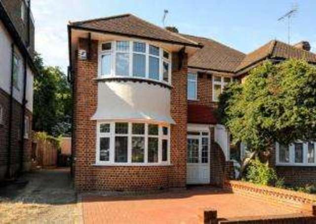  Image of 3 Bedroom Semi-Detached for sale at Chingford  Chingford, E4 7PN