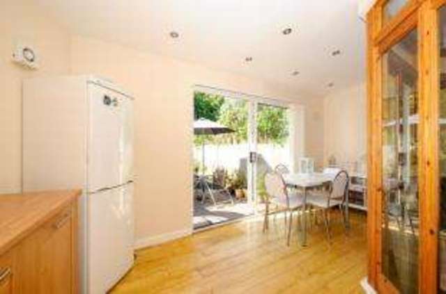 Image of 3 Bedroom Semi-Detached for sale at Chingford  Chingford, E4 7PN