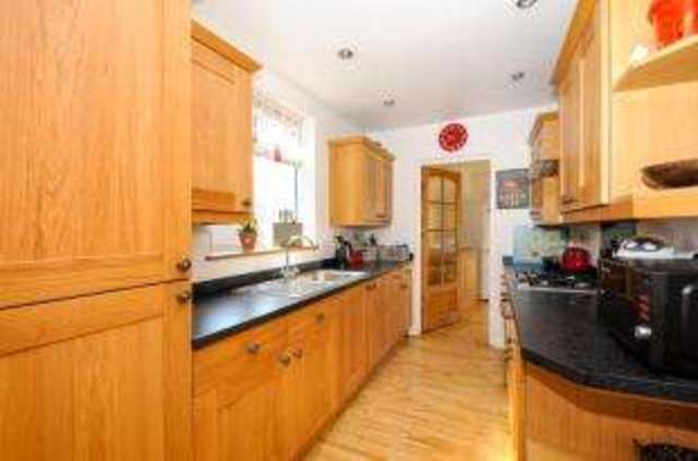  Image of 3 Bedroom Semi-Detached for sale at Chingford  Chingford, E4 7PN