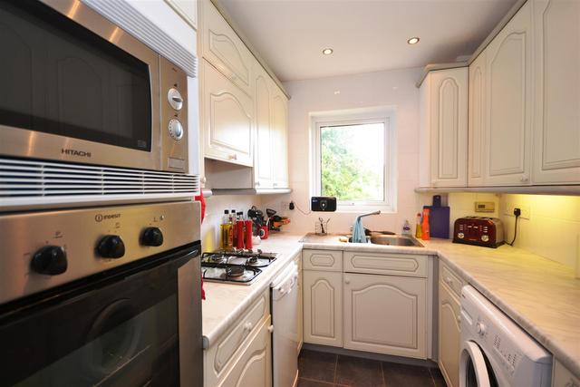  Image of 2 Bedroom Property to rent at East Finchley, N2 0QB