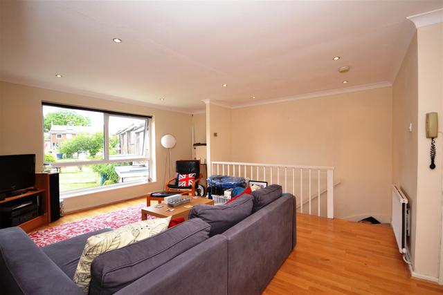  Image of 2 Bedroom Property to rent at East Finchley, N2 0QB