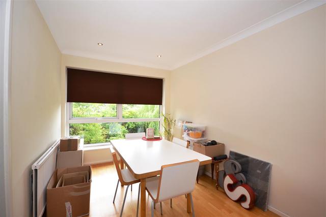  Image of 2 Bedroom Property to rent at East Finchley, N2 0QB