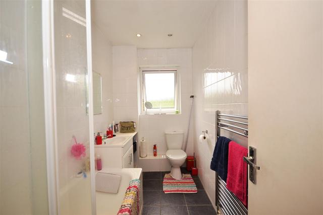  Image of 2 Bedroom Property to rent at East Finchley, N2 0QB