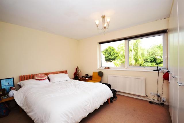  Image of 2 Bedroom Property to rent at East Finchley, N2 0QB