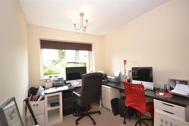  Image of 2 Bedroom Property to rent at East Finchley, N2 0QB