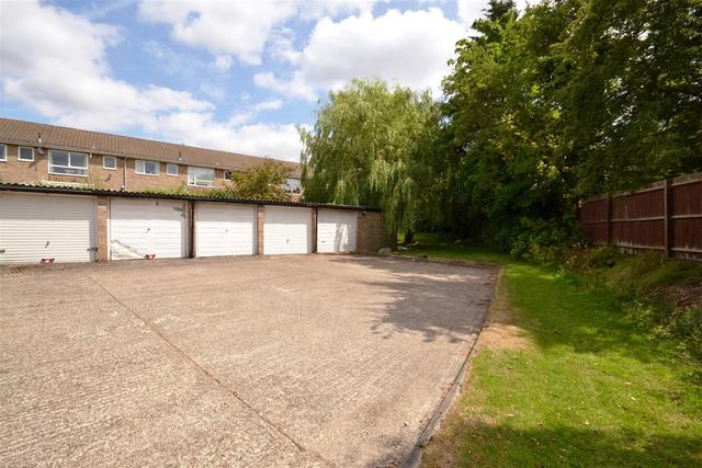  Image of 2 Bedroom Property to rent at East Finchley, N2 0QB