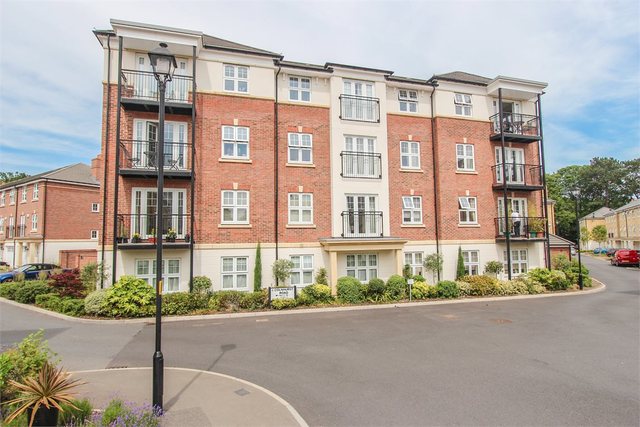  Image of 2 Bedroom Flat to rent at 12 Colnhurst Road  Watford, WD17 4BX