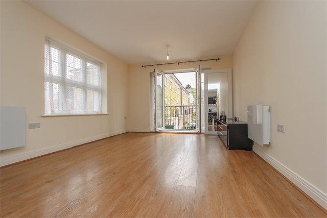 Image of 2 Bedroom Flat to rent at 12 Colnhurst Road  Watford, WD17 4BX