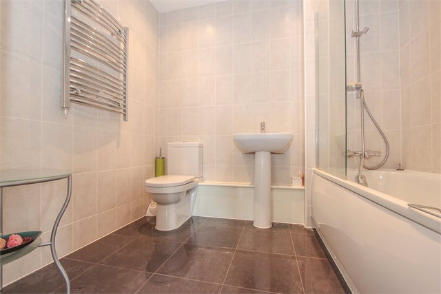  Image of 2 Bedroom Flat to rent at 12 Colnhurst Road  Watford, WD17 4BX