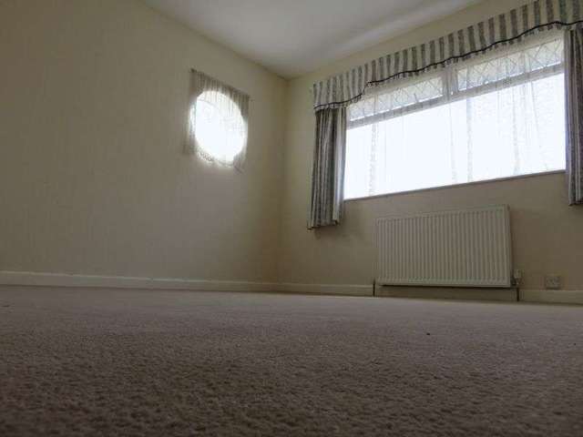  Image of 3 Bedroom Detached to rent at Hill Farm Way Southwick Brighton, BN42 4YG