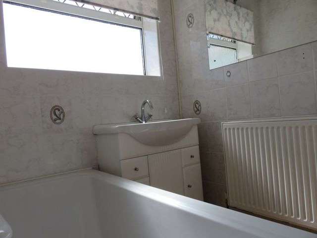  Image of 3 Bedroom Detached to rent at Hill Farm Way Southwick Brighton, BN42 4YG