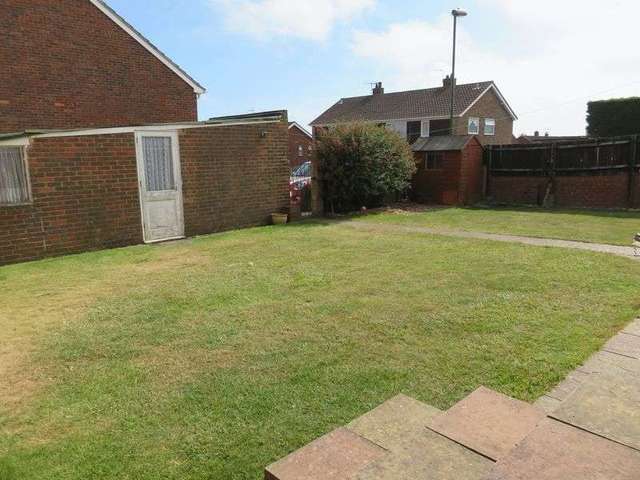  Image of 3 Bedroom Detached to rent at Hill Farm Way Southwick Brighton, BN42 4YG