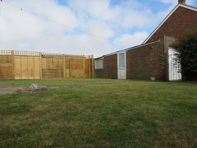  Image of 3 Bedroom Detached to rent at Hill Farm Way Southwick Brighton, BN42 4YG