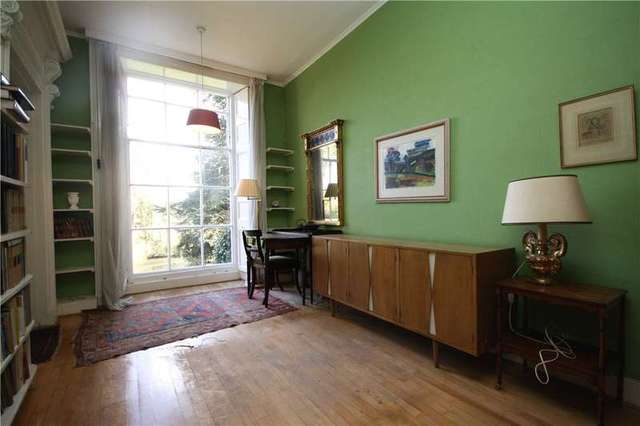 Image of 3 Bedroom Flat for sale at 173 Stanmore Hill Stanmore Stanmore, HA7 3EW
