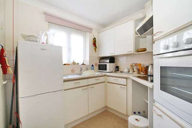  Image of 1 Bedroom Retirement Property for sale at Queens Crescent  Southsea, PO5 3HZ