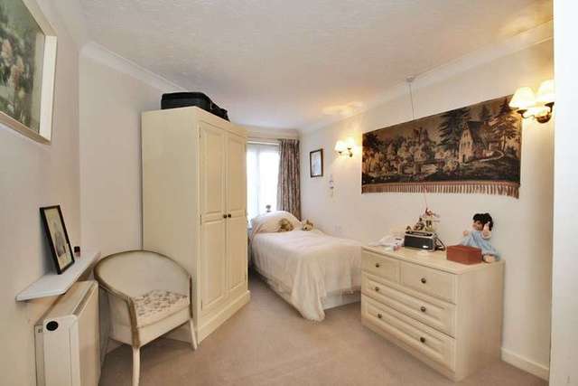  Image of 1 Bedroom Retirement Property for sale at Queens Crescent  Southsea, PO5 3HZ