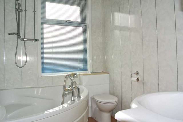  Image of 3 Bedroom Detached to rent at Jesmond Avenue  Blackpool, FY4 1EJ