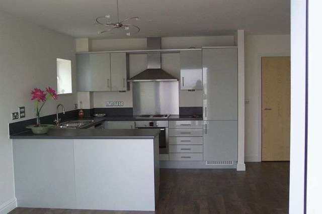  Image of 2 Bedroom Flat to rent at Lightermans Way  Greenhithe, DA9 9FH