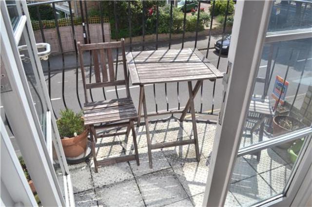  Image of 2 Bedroom Flat to rent at Enfield Middlesex Enfield, EN1 2RX