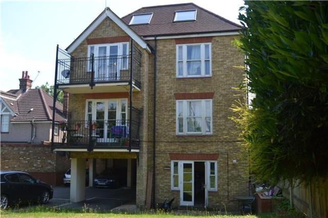  Image of 2 Bedroom Flat to rent at Enfield Middlesex Enfield, EN1 2RX