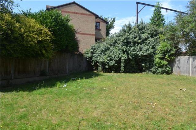  Image of 2 Bedroom Flat to rent at Enfield Middlesex Enfield, EN1 2RX
