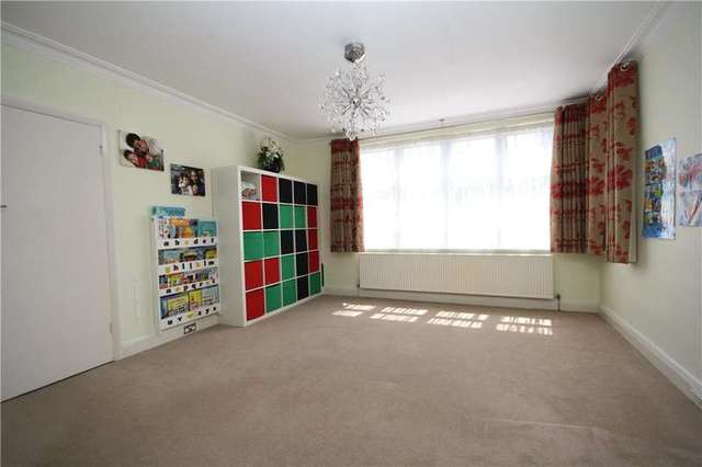  Image of 4 Bedroom Detached for sale at Stanmore Middlesex Stanmore, HA7 4QT