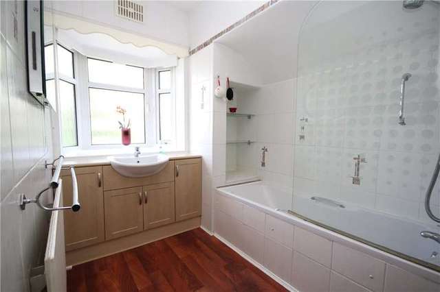  Image of 4 Bedroom Detached for sale at Stanmore Middlesex Stanmore, HA7 4QT