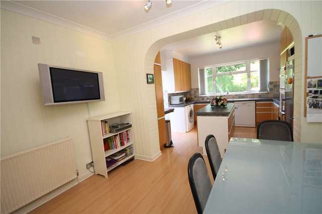  Image of 4 Bedroom Detached for sale at Stanmore Middlesex Stanmore, HA7 4QT
