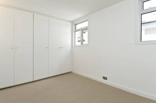  Image of 1 Bedroom Flat to rent at Portobello Road  London, W10 5SA
